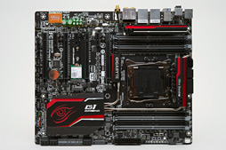 画像ギャラリー No.032のサムネイル画像 / 43万円の「簡易液冷仕様のOC版GTX 980が3枚と大型冷却システムのセット」をPCに組み込んでみた。GIGABYTE「GV-N980X3WA-4GD」レビュー