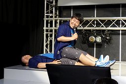 画像ギャラリー No.005のサムネイル画像 / カプコン×マーベラスの「モンスターハンター スピリッツ 稼働記念プレス発表会」をレポート。ザ・たっちがコンビの絆を深める戦いを見せる