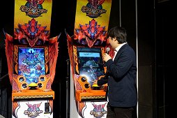 画像ギャラリー No.007のサムネイル画像 / カプコン×マーベラスの「モンスターハンター スピリッツ 稼働記念プレス発表会」をレポート。ザ・たっちがコンビの絆を深める戦いを見せる