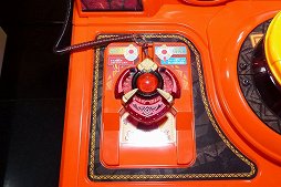 画像ギャラリー No.024のサムネイル画像 / カプコン×マーベラスの「モンスターハンター スピリッツ 稼働記念プレス発表会」をレポート。ザ・たっちがコンビの絆を深める戦いを見せる