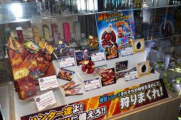 画像ギャラリー No.025のサムネイル画像 / カプコン×マーベラスの「モンスターハンター スピリッツ 稼働記念プレス発表会」をレポート。ザ・たっちがコンビの絆を深める戦いを見せる