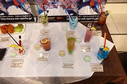 画像ギャラリー No.028のサムネイル画像 / カプコン×マーベラスの「モンスターハンター スピリッツ 稼働記念プレス発表会」をレポート。ザ・たっちがコンビの絆を深める戦いを見せる
