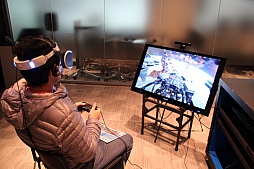 画像ギャラリー No.004のサムネイル画像 / 「サマーレッスン」を含む7つのデモを試遊できる「Project Morpheus」の体験会が開催。吉田修平氏と原田勝弘氏も来場者の質問に回答