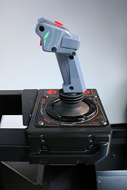 画像ギャラリー No.004のサムネイル画像 / フォースの加護をその手に。ドーム型スクリーンで「スター・ウォーズ」の名場面を体感できる「STAR WARS BATTLE POD」プレイレポート