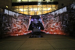 画像ギャラリー No.025のサムネイル画像 / フォースの加護をその手に。ドーム型スクリーンで「スター・ウォーズ」の名場面を体感できる「STAR WARS BATTLE POD」プレイレポート