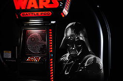 画像ギャラリー No.010のサムネイル画像 / お値段1200万円の「スター・ウォーズ：バトルポッド／プレミアム・エディション」が国内初披露。販売展示会が全国4か所で9月2日より開催へ