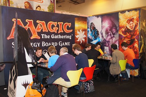 画像ギャラリー No.001のサムネイル画像 / ［SPIEL’14］あのM:tGがボードゲームに！ ついにベールを脱いだ「Magic: The Gathering Strategy Board Game」プレイレポート