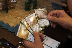 画像ギャラリー No.010のサムネイル画像 / ［SPIEL’14］あのM:tGがボードゲームに！ ついにベールを脱いだ「Magic: The Gathering Strategy Board Game」プレイレポート