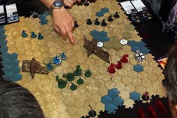 画像ギャラリー No.016のサムネイル画像 / ［SPIEL’14］あのM:tGがボードゲームに！ ついにベールを脱いだ「Magic: The Gathering Strategy Board Game」プレイレポート