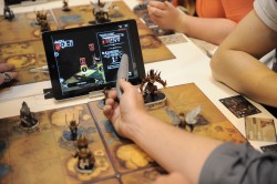 画像ギャラリー No.004のサムネイル画像 / ［SPIEL’14］「シャドウラン」の生みの親が手がける新作ミニチュアゲーム「Golem Arcana」プレイレポート。そのビジュアルとタブレット連動に注目