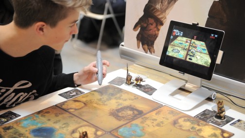 画像ギャラリー No.005のサムネイル画像 / ［SPIEL’14］「シャドウラン」の生みの親が手がける新作ミニチュアゲーム「Golem Arcana」プレイレポート。そのビジュアルとタブレット連動に注目