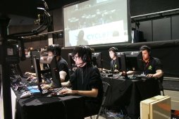 画像ギャラリー No.003のサムネイル画像 / シーズン3の覇者はCYCLOPS OSAKAに決定。「日本eスポーツリーグ2018 Winter」オフライン決勝戦レポート