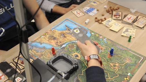 画像ギャラリー No.006のサムネイル画像 / ［SPIEL’14］「ルールブックが要らないボードゲーム」を目指す，老舗メーカーの挑戦。「Orongo」「ABLUXXEN」で賑わうRavensburger AGブースレポート