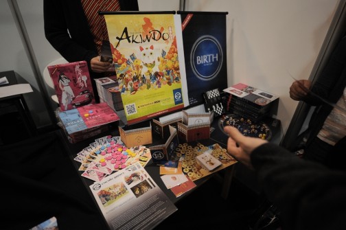 画像ギャラリー No.004のサムネイル画像 / ［SPIEL’14］インディーズTCGから世界を目指す「真空管ドールコレクション」とは何か。ソニー・ミュージックとJHラボに話を聞いてみた