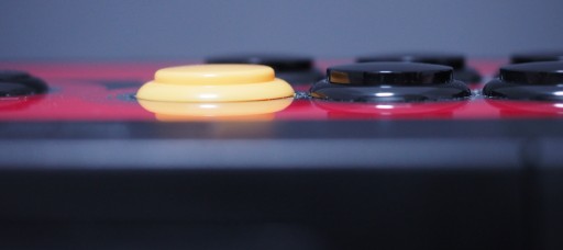 画像ギャラリー No.020のサムネイル画像 / 「隼」レバーはなぜ斜め上に入りにくいのか。HORI「ファイティングエッジ」開発陣とプロゲーマー・sako氏に聞く,アーケードスティックの最前線