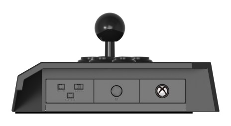 画像ギャラリー No.002のサムネイル画像 / PCとXbox One＆360対応版リアルアーケードPro.の「改」登場。底面に滑り止めシートが貼られた新版はAmazon.co.jp限定に