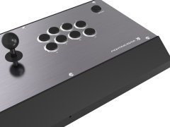 PCとPS4に対応の「ファイティングエッジ刃」が2018年2月に発売。タッチパッドを搭載し，ボタンアサイン機能を強化