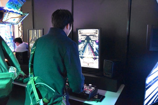 画像ギャラリー No.003のサムネイル画像 / ［JAEPO2017］「SOUND VOLTEX III GRAVITY WARS」のe-AMUSEMENT CLOUD版と，家庭向け専用コントローラが出展