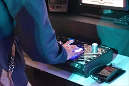画像ギャラリー No.004のサムネイル画像 / ［JAEPO2017］「SOUND VOLTEX III GRAVITY WARS」のe-AMUSEMENT CLOUD版と，家庭向け専用コントローラが出展