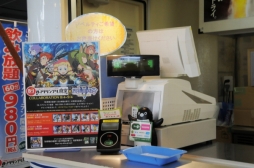 画像ギャラリー No.017のサムネイル画像 / 「世界樹の迷宮V」本日限りの発売記念抽選会が東京と大阪で開催中。秋葉原のフードコート「B-1グランプリ食堂」ではオリジナルコースターがもらえるコラボもスタート