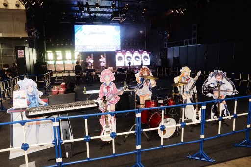 画像ギャラリー No.002のサムネイル画像 / ［JAEPO2016］ガールズバンド“イロドリミドリ”が初ライブ。「CHUNITHM」「maimai」参加のアーティストによる“Party Night（昼）”フォトレポート