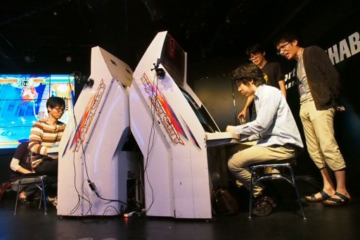 画像ギャラリー No.020のサムネイル画像 / 「ヴァンパイアセイヴァー」の3on3大会「Judgement Day 6」レポート。稼働21年目の優勝は，リネ選手/海の子選手/こめまる選手によるチーム「DDCばけーしょん」の手に