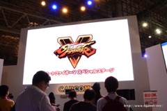 画像ギャラリー No.002のサムネイル画像 / ［TGS 2016］「ストリートファイターV」ステージで，9月23日にユリアンの実装や「PS3用アケコン遅延問題」に対応するアップデート実施が発表