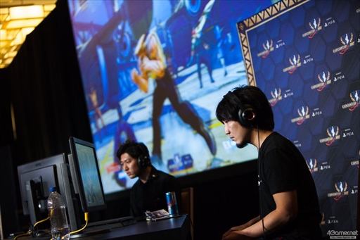 画像ギャラリー No.032のサムネイル画像 / 「ストリートファイターV」の公式世界大会「Capcom Cup 2017」本戦が開幕。最終日に進出する8人が決定した2日目Twitterまとめ