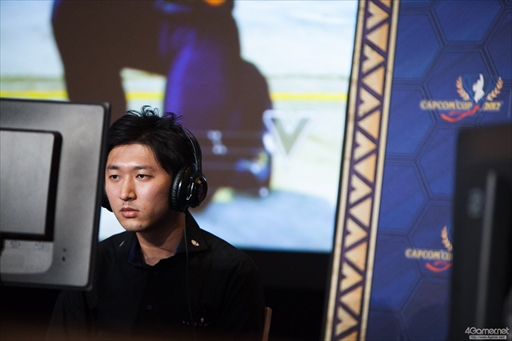 画像ギャラリー No.033のサムネイル画像 / 「ストリートファイターV」の公式世界大会「Capcom Cup 2017」本戦が開幕。最終日に進出する8人が決定した2日目Twitterまとめ