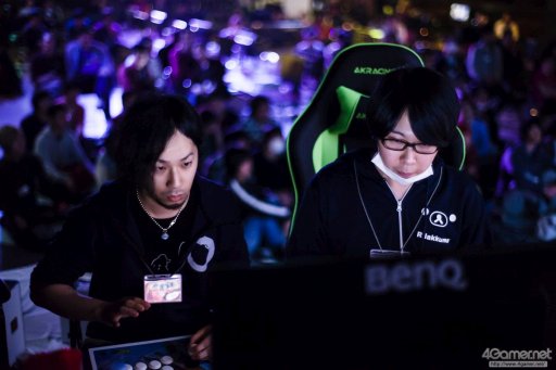 画像ギャラリー No.040のサムネイル画像 / 関西で行われた国内最大規模の格ゲー大会「KVO×TSB2016」フォトレポート。全14種目のトーナメントに1200人が参加