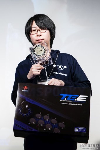 画像ギャラリー No.041のサムネイル画像 / 関西で行われた国内最大規模の格ゲー大会「KVO×TSB2016」フォトレポート。全14種目のトーナメントに1200人が参加