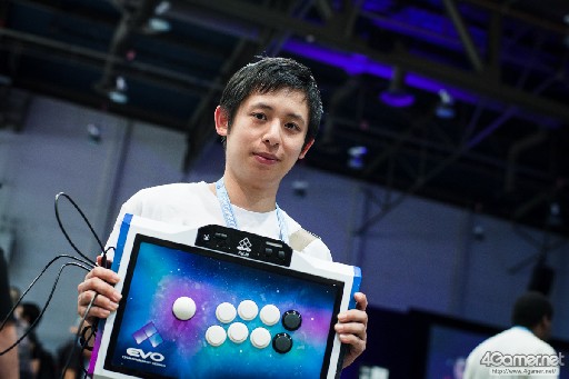 画像ギャラリー No.042のサムネイル画像 / ［EVO2016］いよいよ開幕EVO2016。ストV予選をはじめ，6タイトルの予選が行われる初日Twitterまとめ。GGXrdRと鉄拳7FRは準決勝も