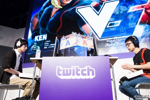 画像ギャラリー No.049のサムネイル画像 / TGS 2016に世界の強豪が集結。「ストV」CAPCOM Pro Tourプレミア大会「JAPAN CUP」フォトレポート。優勝・GamerBee選手のミニインタビューも