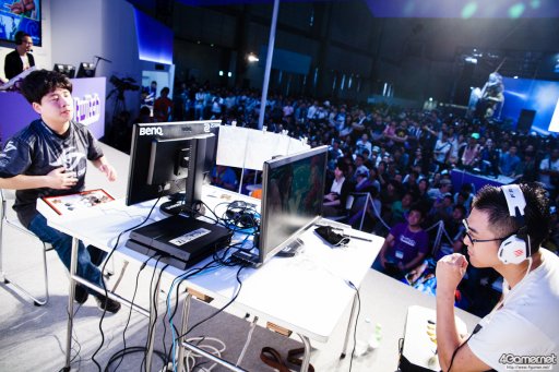 画像ギャラリー No.054のサムネイル画像 / TGS 2016に世界の強豪が集結。「ストV」CAPCOM Pro Tourプレミア大会「JAPAN CUP」フォトレポート。優勝・GamerBee選手のミニインタビューも