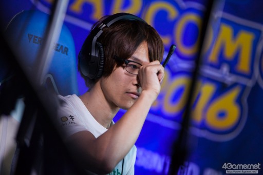 画像ギャラリー No.061のサムネイル画像 / 大波乱となった「Capcom Cup 2016」Day1現地レポートまとめ。6人の日本人選手がTOP8進出。優勝候補・Infiltration，ときど，ウメハラ選手らは敗退へ