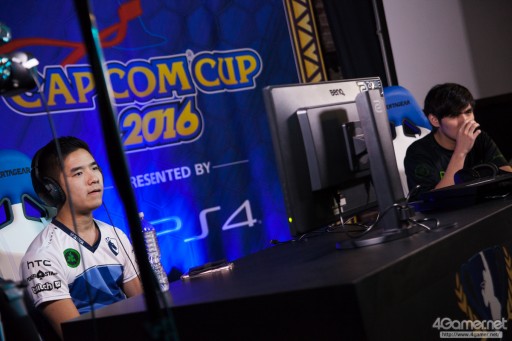 画像ギャラリー No.071のサムネイル画像 / 大波乱となった「Capcom Cup 2016」Day1現地レポートまとめ。6人の日本人選手がTOP8進出。優勝候補・Infiltration，ときど，ウメハラ選手らは敗退へ