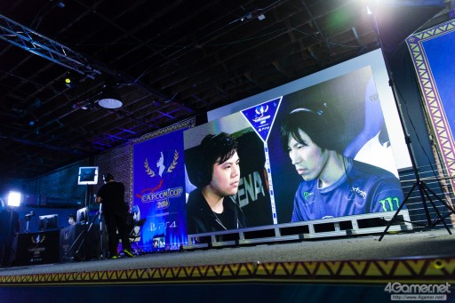 画像ギャラリー No.076のサムネイル画像 / 大波乱となった「Capcom Cup 2016」Day1現地レポートまとめ。6人の日本人選手がTOP8進出。優勝候補・Infiltration，ときど，ウメハラ選手らは敗退へ