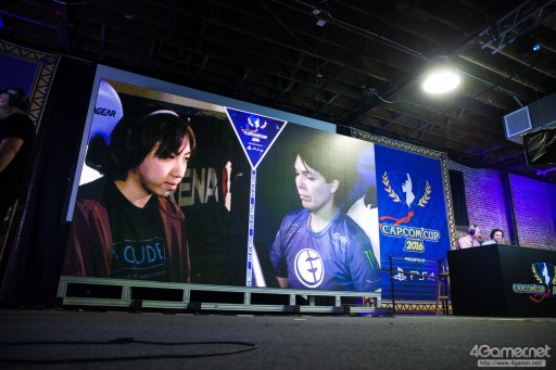 画像ギャラリー No.084のサムネイル画像 / 大波乱となった「Capcom Cup 2016」Day1現地レポートまとめ。6人の日本人選手がTOP8進出。優勝候補・Infiltration，ときど，ウメハラ選手らは敗退へ