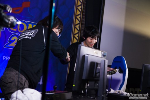 画像ギャラリー No.101のサムネイル画像 / 大波乱となった「Capcom Cup 2016」Day1現地レポートまとめ。6人の日本人選手がTOP8進出。優勝候補・Infiltration，ときど，ウメハラ選手らは敗退へ