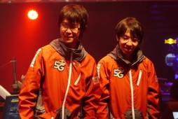 画像ギャラリー No.009のサムネイル画像 / 東西対抗のe-Sports大戦は5ジャンルすべてを制した東軍の勝利に。「Red Bull 5G」レポート