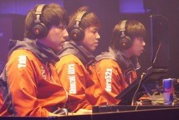 画像ギャラリー No.021のサムネイル画像 / 東西対抗のe-Sports大戦は5ジャンルすべてを制した東軍の勝利に。「Red Bull 5G」レポート