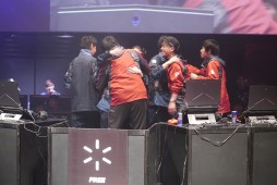 画像ギャラリー No.026のサムネイル画像 / 東西対抗のe-Sports大戦は5ジャンルすべてを制した東軍の勝利に。「Red Bull 5G」レポート