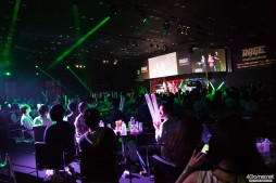 画像ギャラリー No.003のサムネイル画像 / CyberZのe-Sportsイベント「RAGE Vol.4 GRAND FINALS」，「ストリートファイターV」部門フォトレポート。優勝はふ〜ど選手の手に