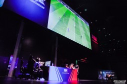 画像ギャラリー No.007のサムネイル画像 / CyberZのe-Sportsイベント「RAGE Vol.4 GRAND FINALS」，「ストリートファイターV」部門フォトレポート。優勝はふ〜ど選手の手に