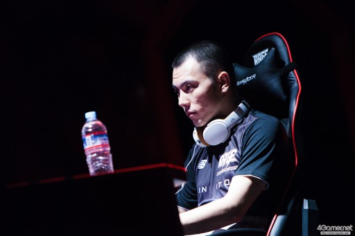 画像ギャラリー No.011のサムネイル画像 / CyberZのe-Sportsイベント「RAGE Vol.4 GRAND FINALS」，「ストリートファイターV」部門フォトレポート。優勝はふ〜ど選手の手に