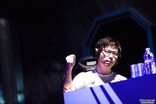 画像ギャラリー No.012のサムネイル画像 / CyberZのe-Sportsイベント「RAGE Vol.4 GRAND FINALS」，「ストリートファイターV」部門フォトレポート。優勝はふ〜ど選手の手に