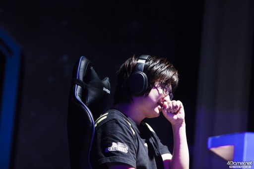 画像ギャラリー No.014のサムネイル画像 / CyberZのe-Sportsイベント「RAGE Vol.4 GRAND FINALS」，「ストリートファイターV」部門フォトレポート。優勝はふ〜ど選手の手に