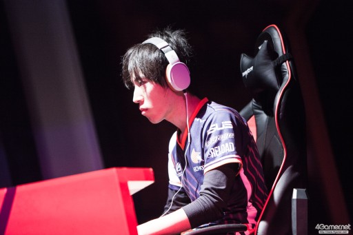 画像ギャラリー No.018のサムネイル画像 / CyberZのe-Sportsイベント「RAGE Vol.4 GRAND FINALS」，「ストリートファイターV」部門フォトレポート。優勝はふ〜ど選手の手に