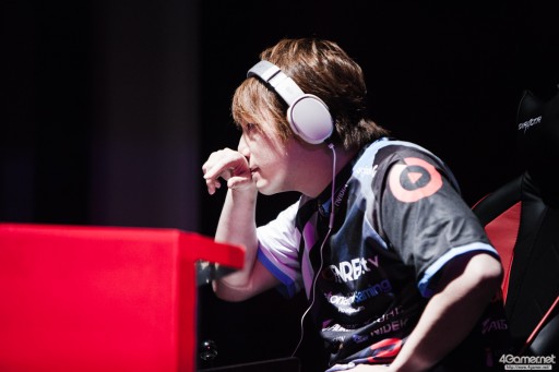 画像ギャラリー No.021のサムネイル画像 / CyberZのe-Sportsイベント「RAGE Vol.4 GRAND FINALS」，「ストリートファイターV」部門フォトレポート。優勝はふ〜ど選手の手に