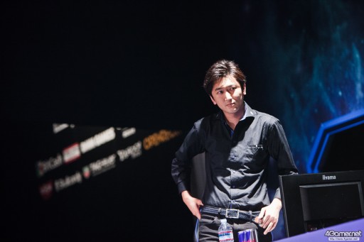 画像ギャラリー No.032のサムネイル画像 / CyberZのe-Sportsイベント「RAGE Vol.4 GRAND FINALS」，「ストリートファイターV」部門フォトレポート。優勝はふ〜ど選手の手に